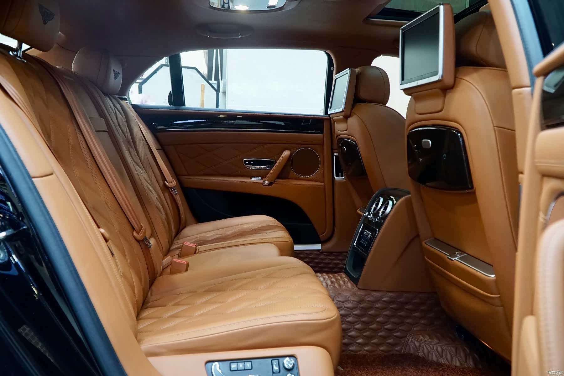 Bentley Flying Spur, 2015 10