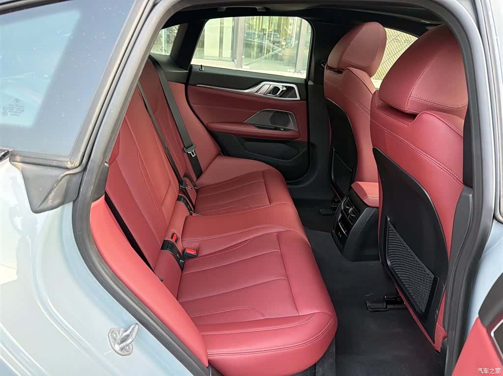BMW i4, 2025 13
