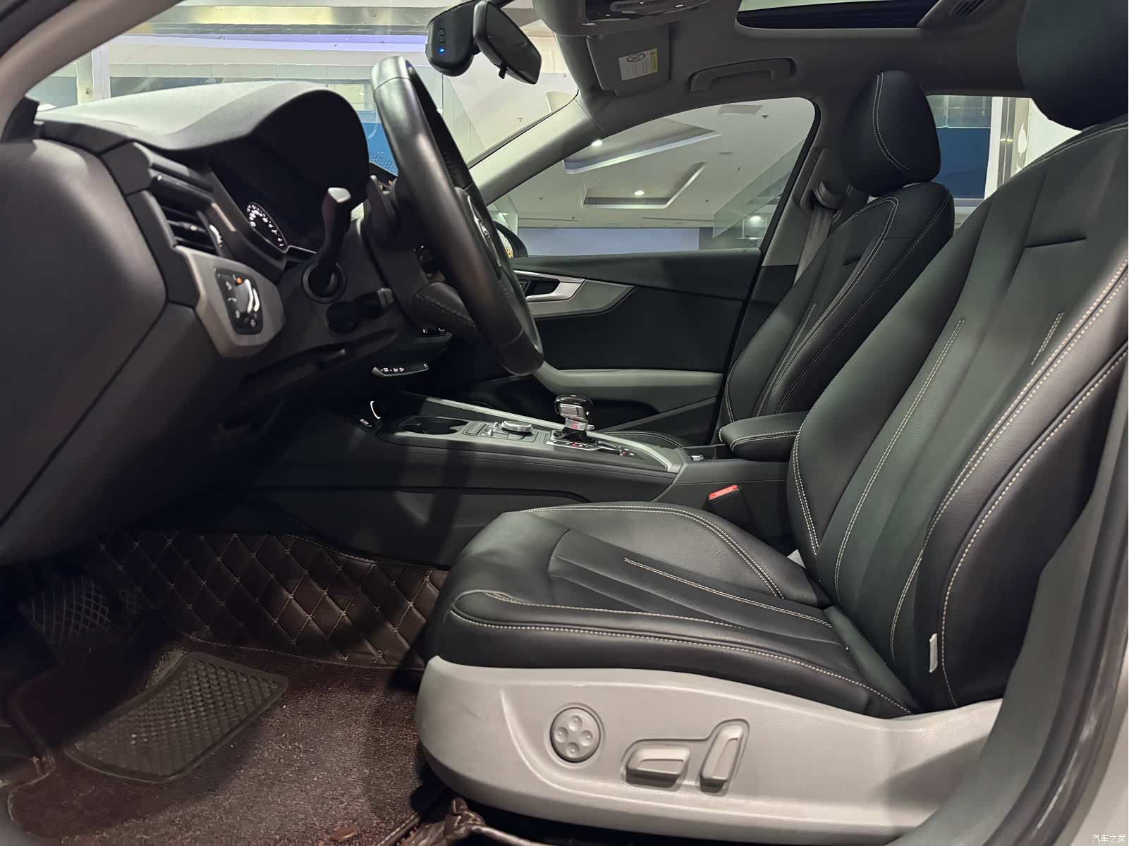 Audi A4L, 2017 все фото