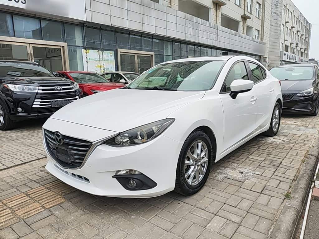 Mazda Mazda3 3 2014 1.5L AT Luxury