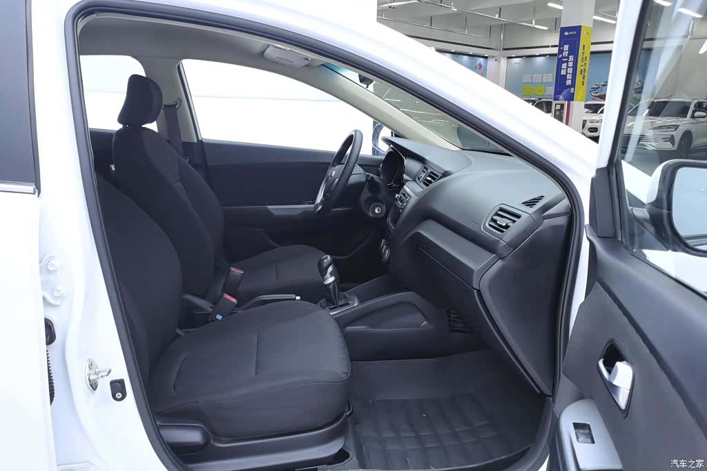 Kia K2, 2015 8