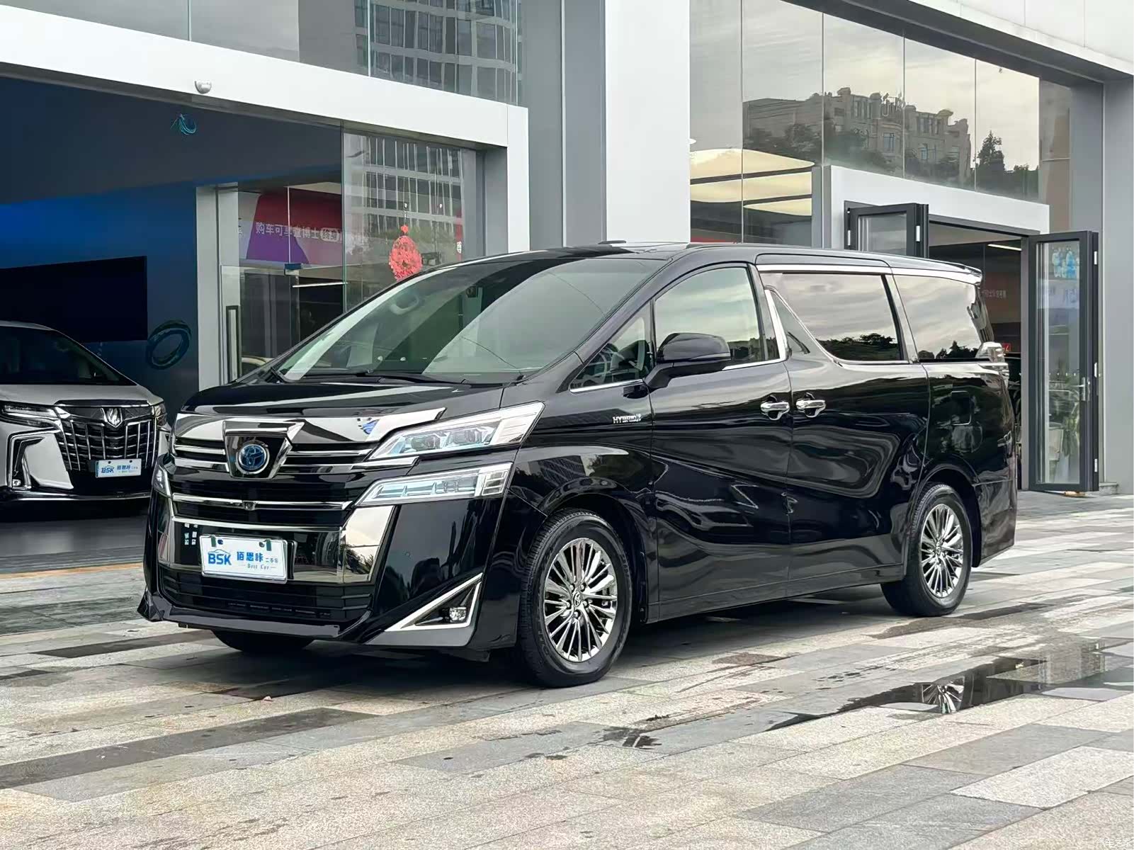 Toyota Vellfire, 2020 1