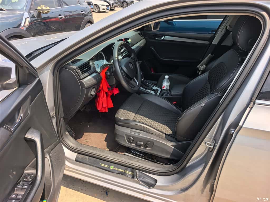 Skoda Superb, 2018 8