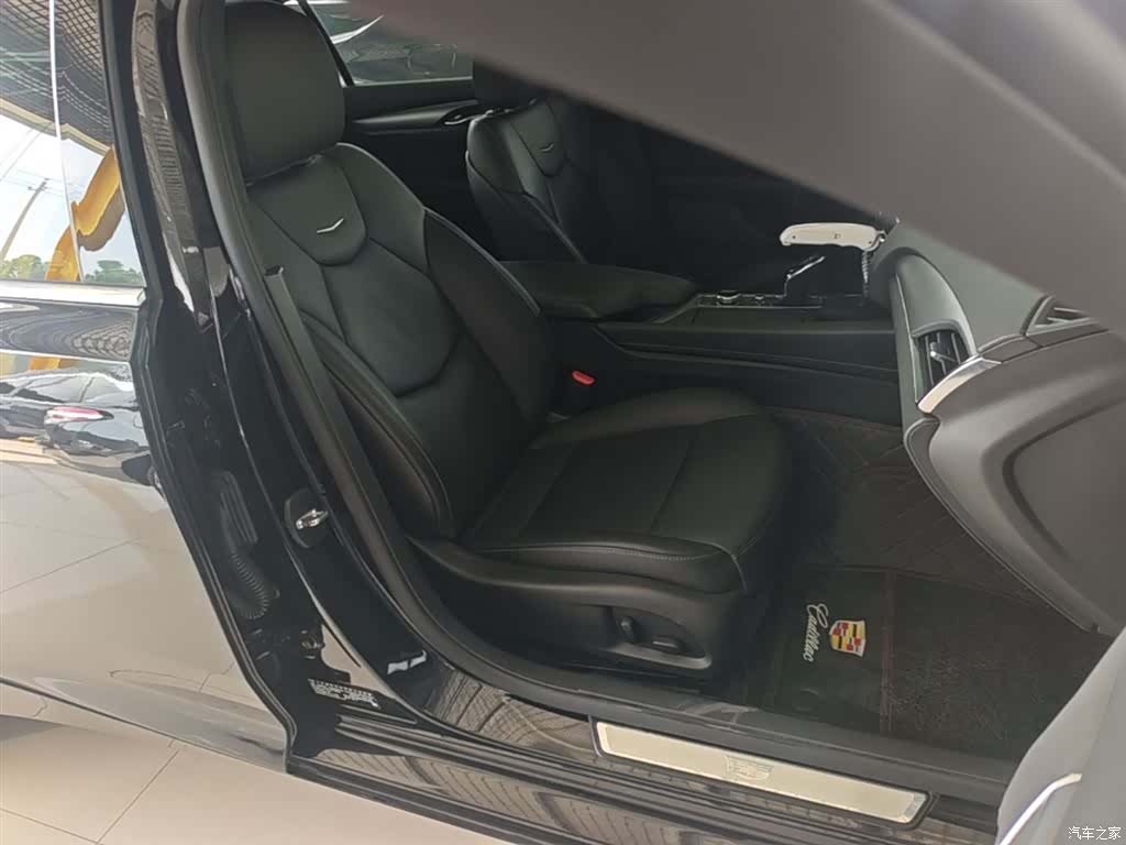 Cadillac CT5, 2023 25