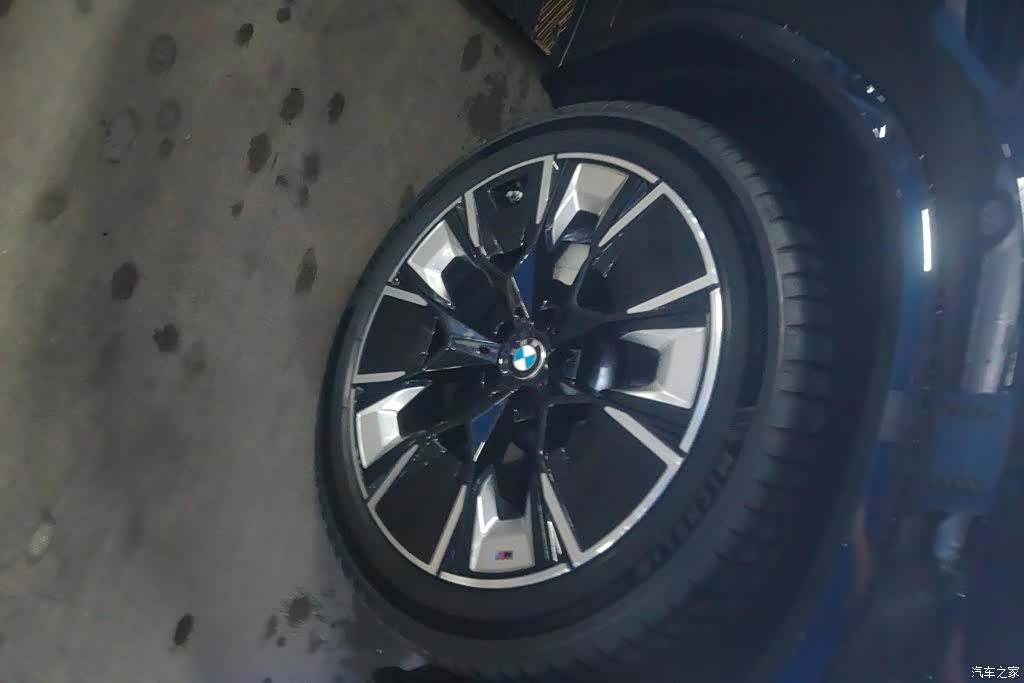 BMW iX3, 2024 6
