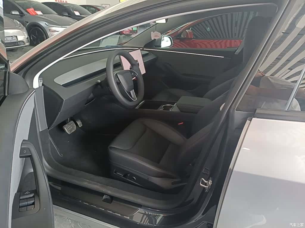 Tesla Model 3, 2025 16