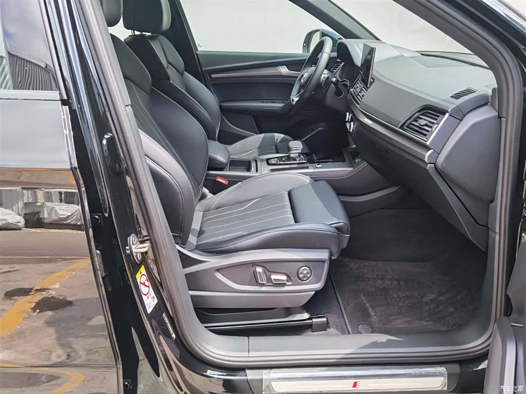 Audi Q5L, 2025 22