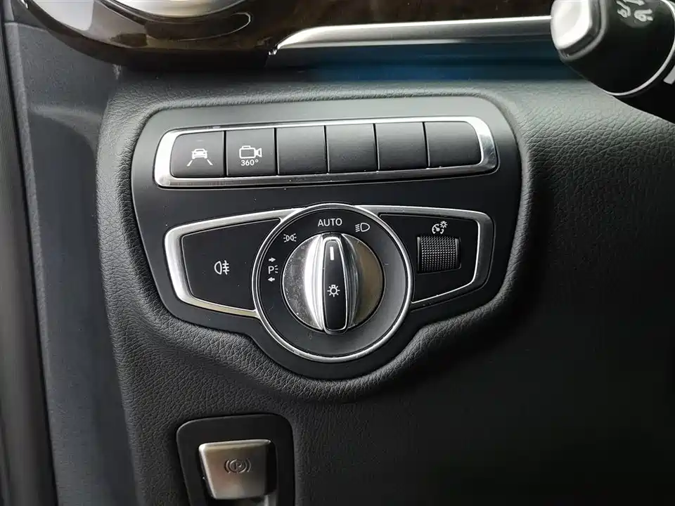 Mercedes-Benz V-class