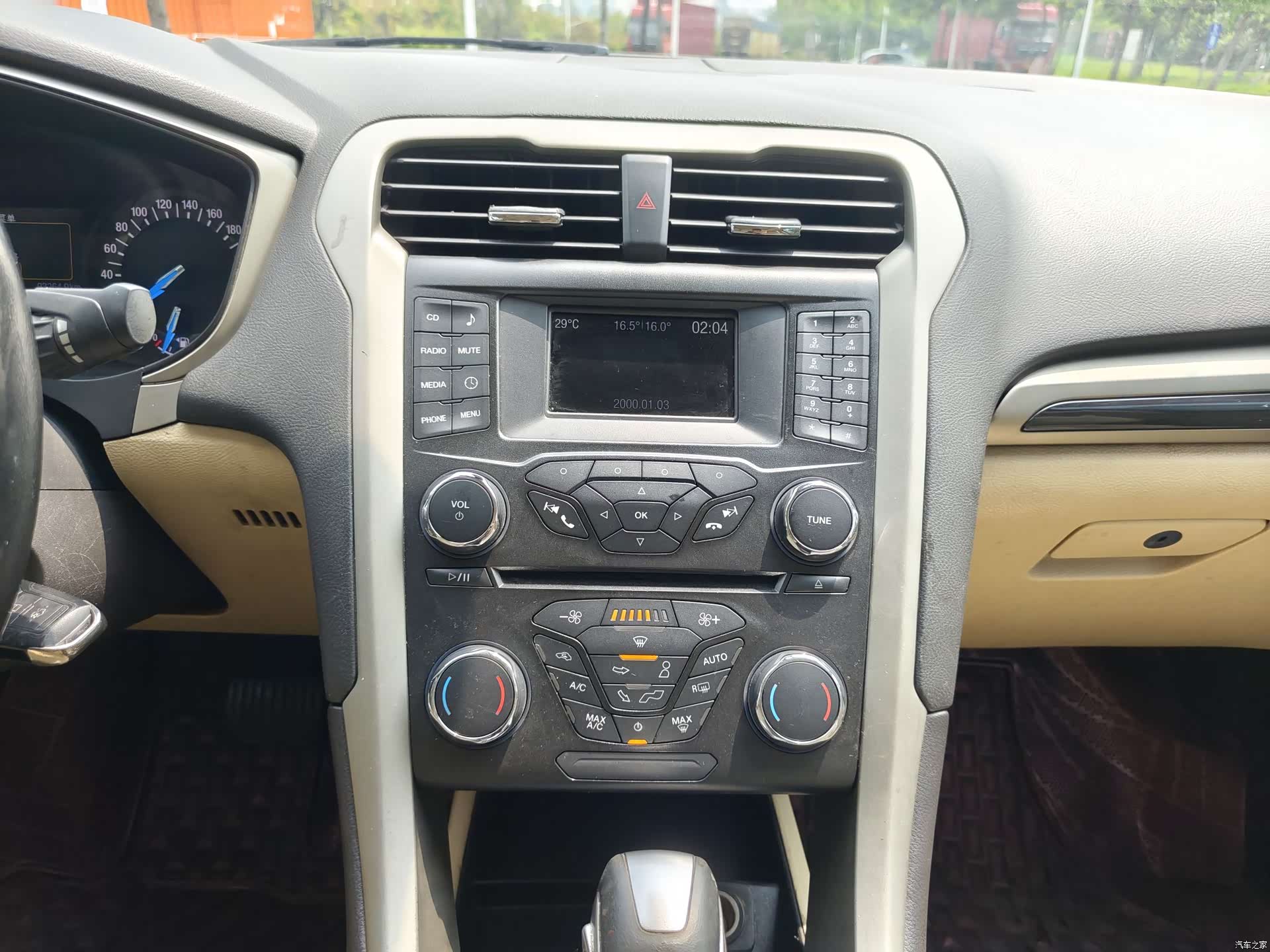 Ford Mondeo, 2013 17