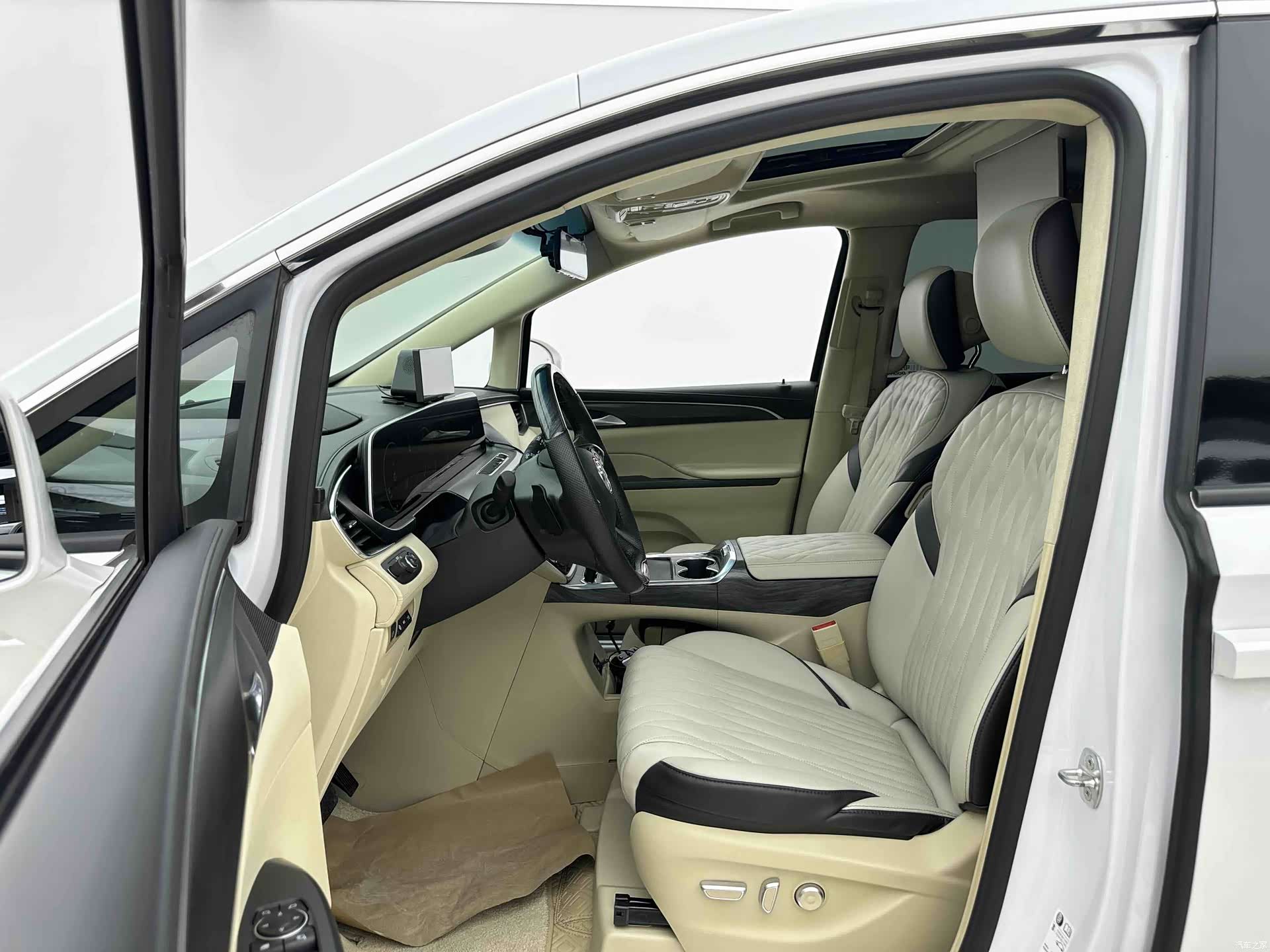 Buick GL8, 2022 3