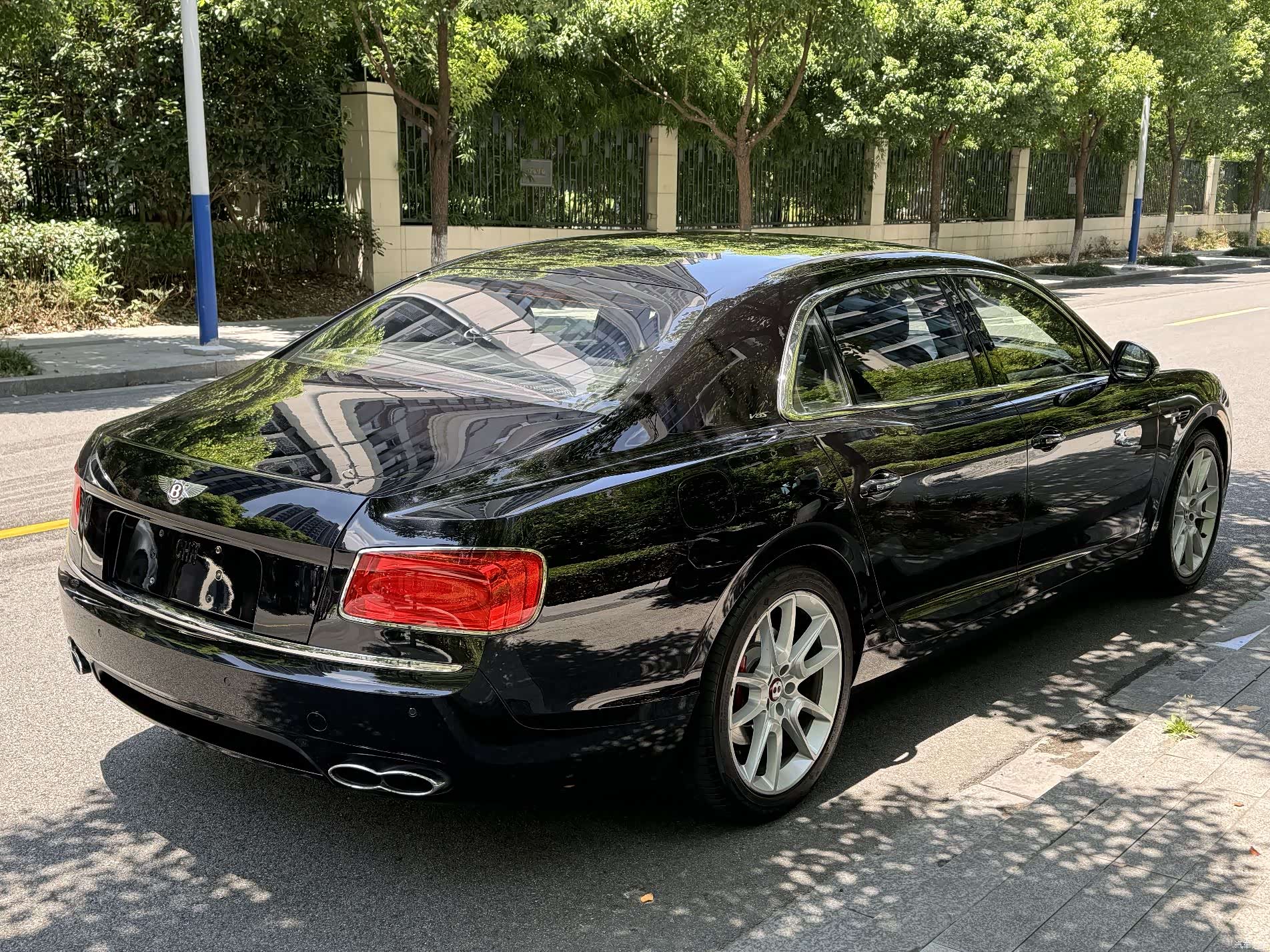 Bentley Flying Spur, 2017 11