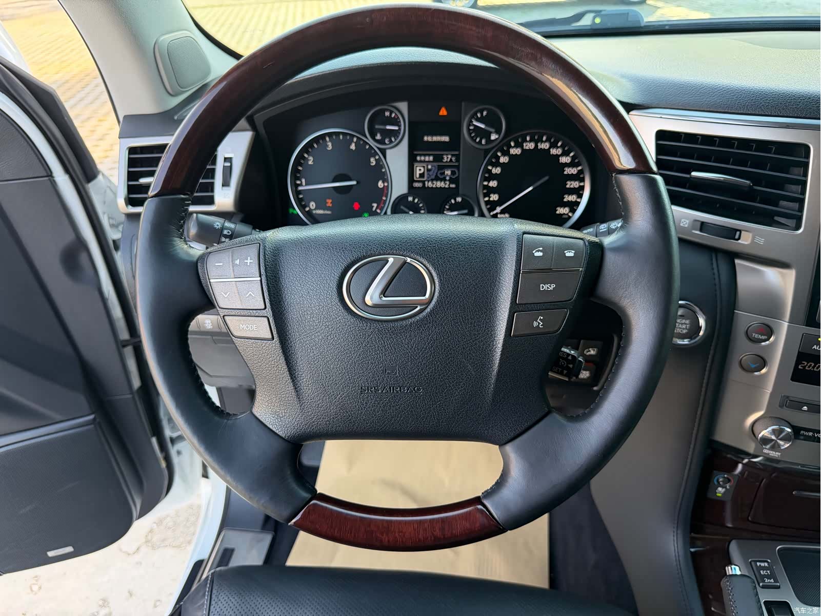 Lexus LX, 2015 20
