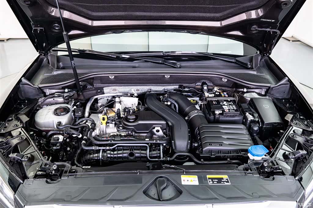 Audi Q2L, 2024 8
