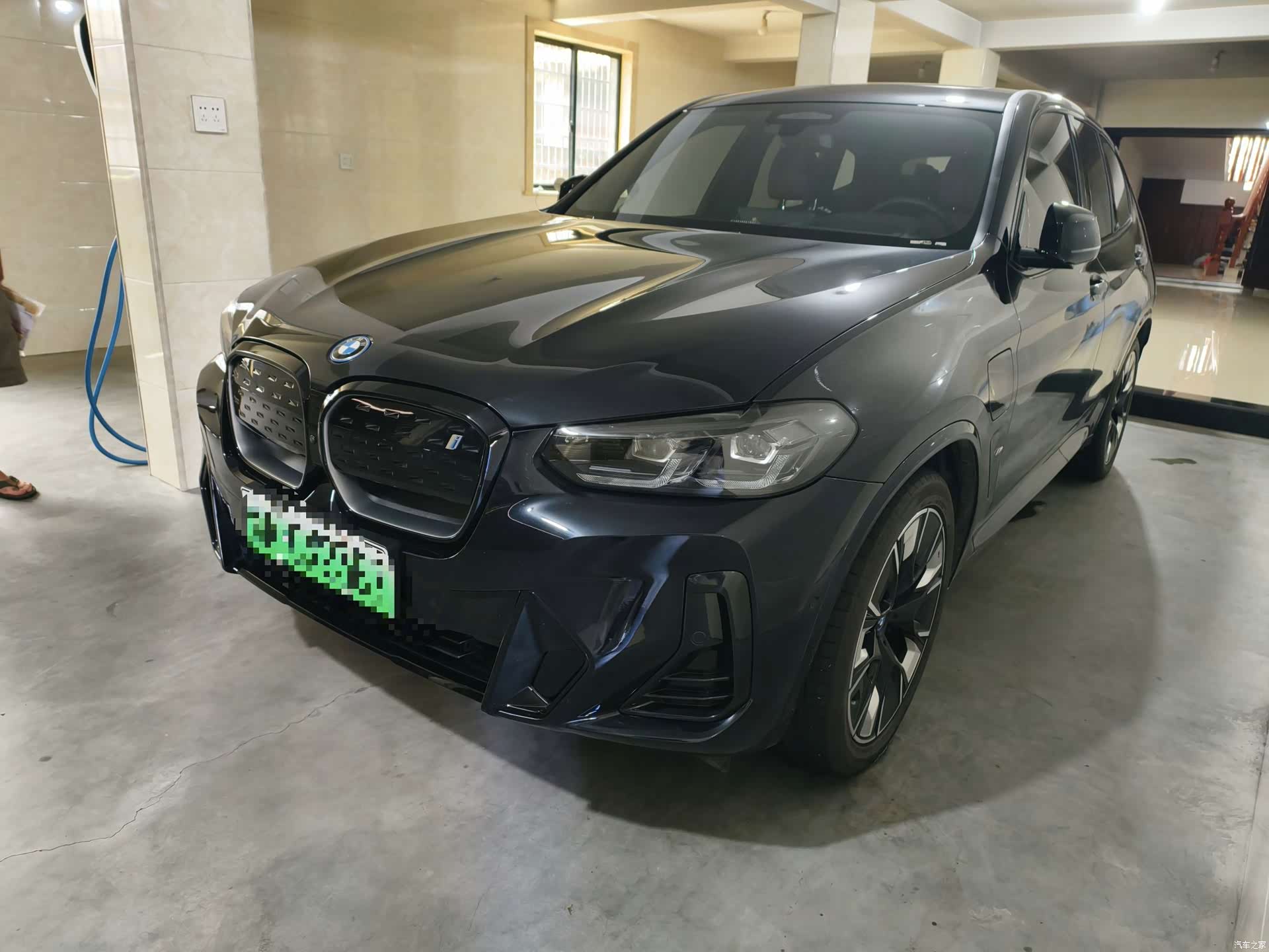 BMW iX3, 2024 1