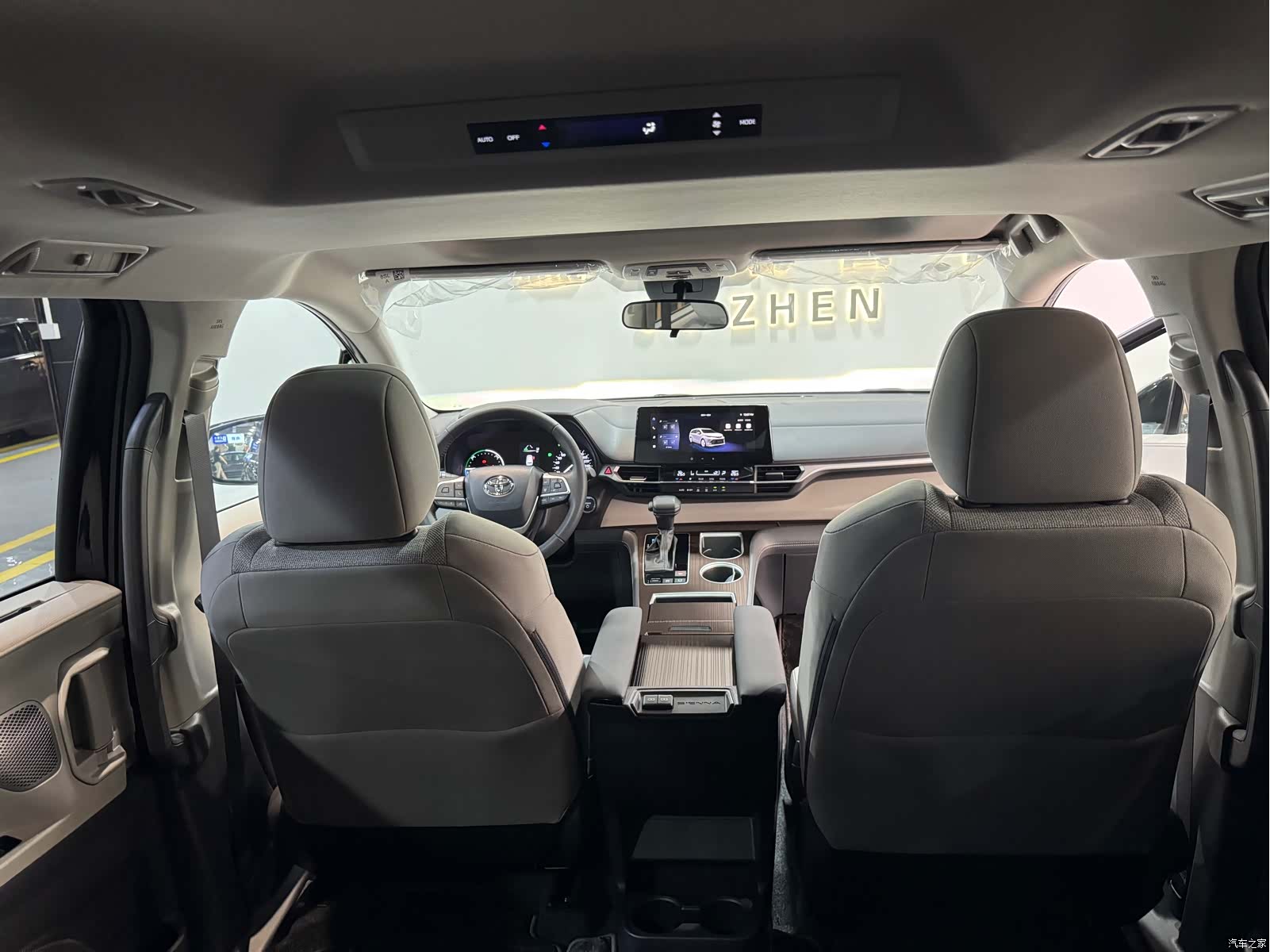 Toyota Sienna, 2026 10