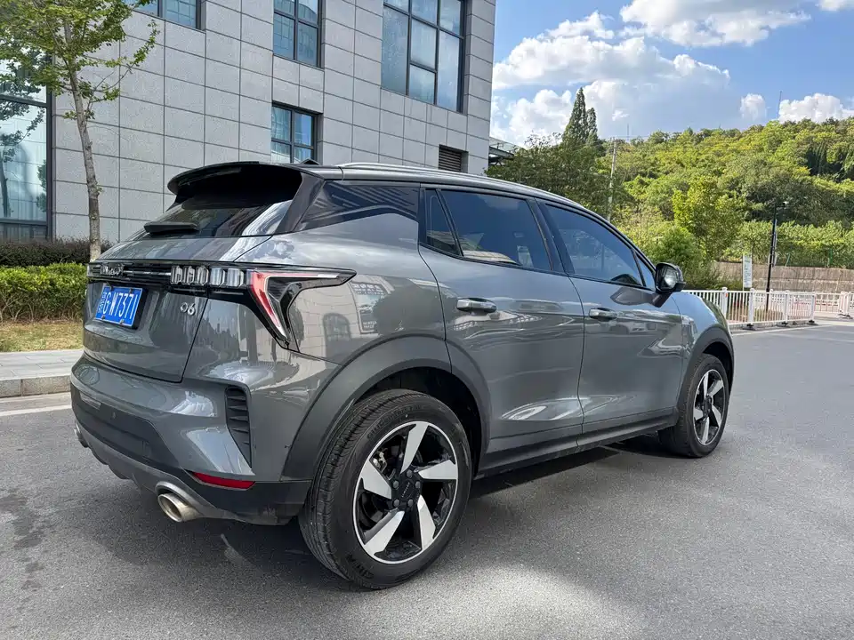 Lynk & Co 06 Lynk & Co 06