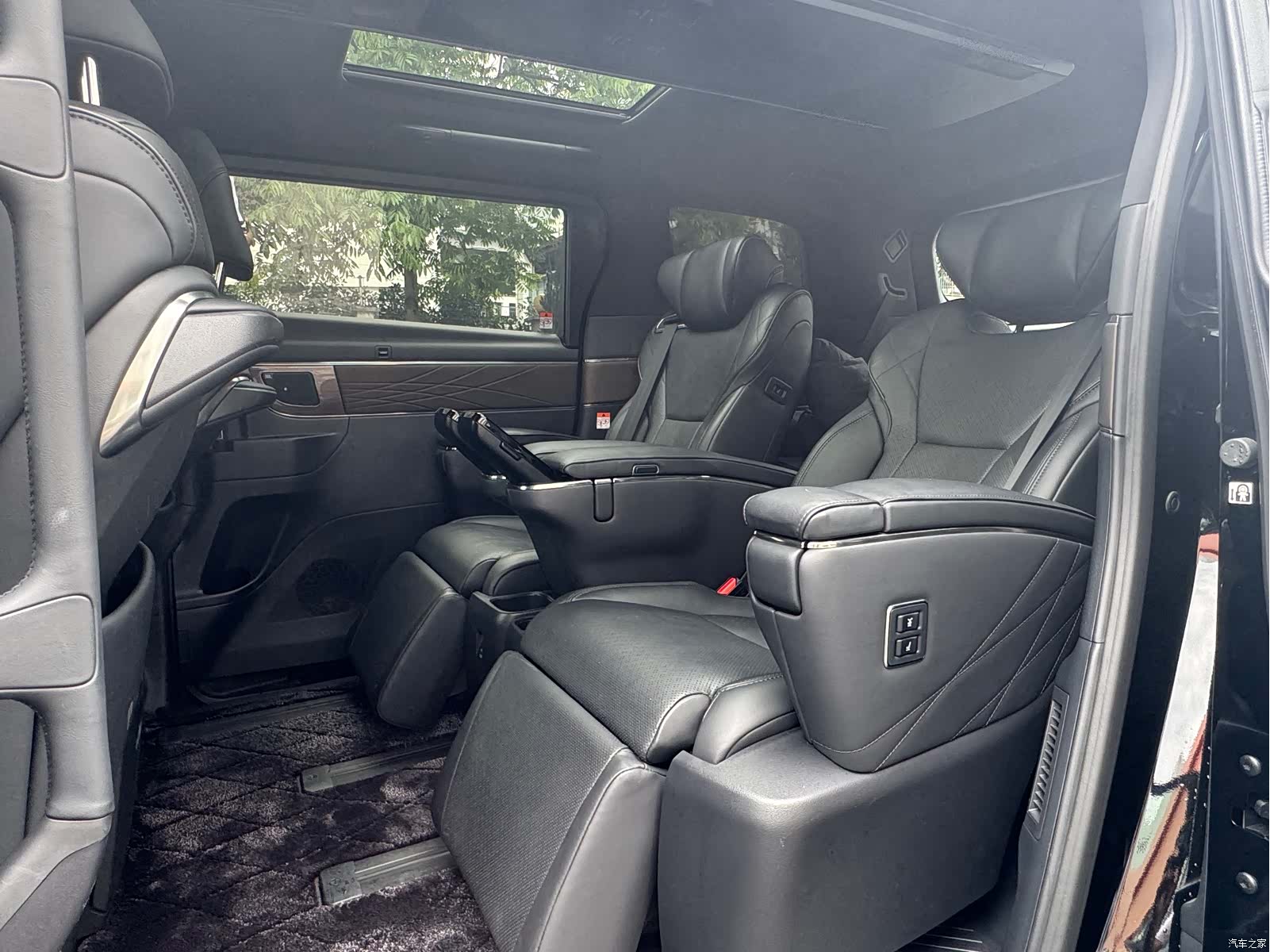 Toyota Alphard, 2023 7