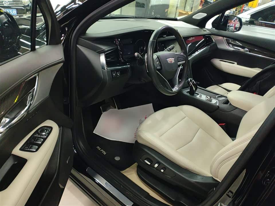 Cadillac XT6