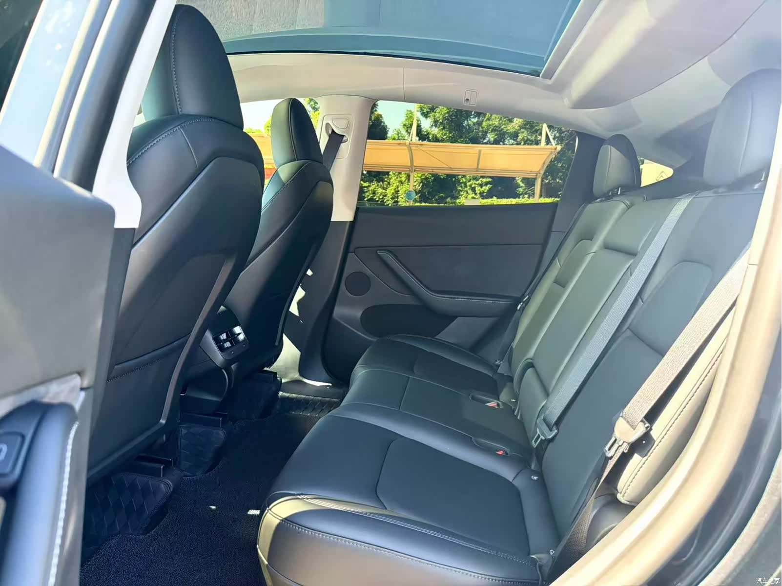 Tesla Model Y, 2024 6