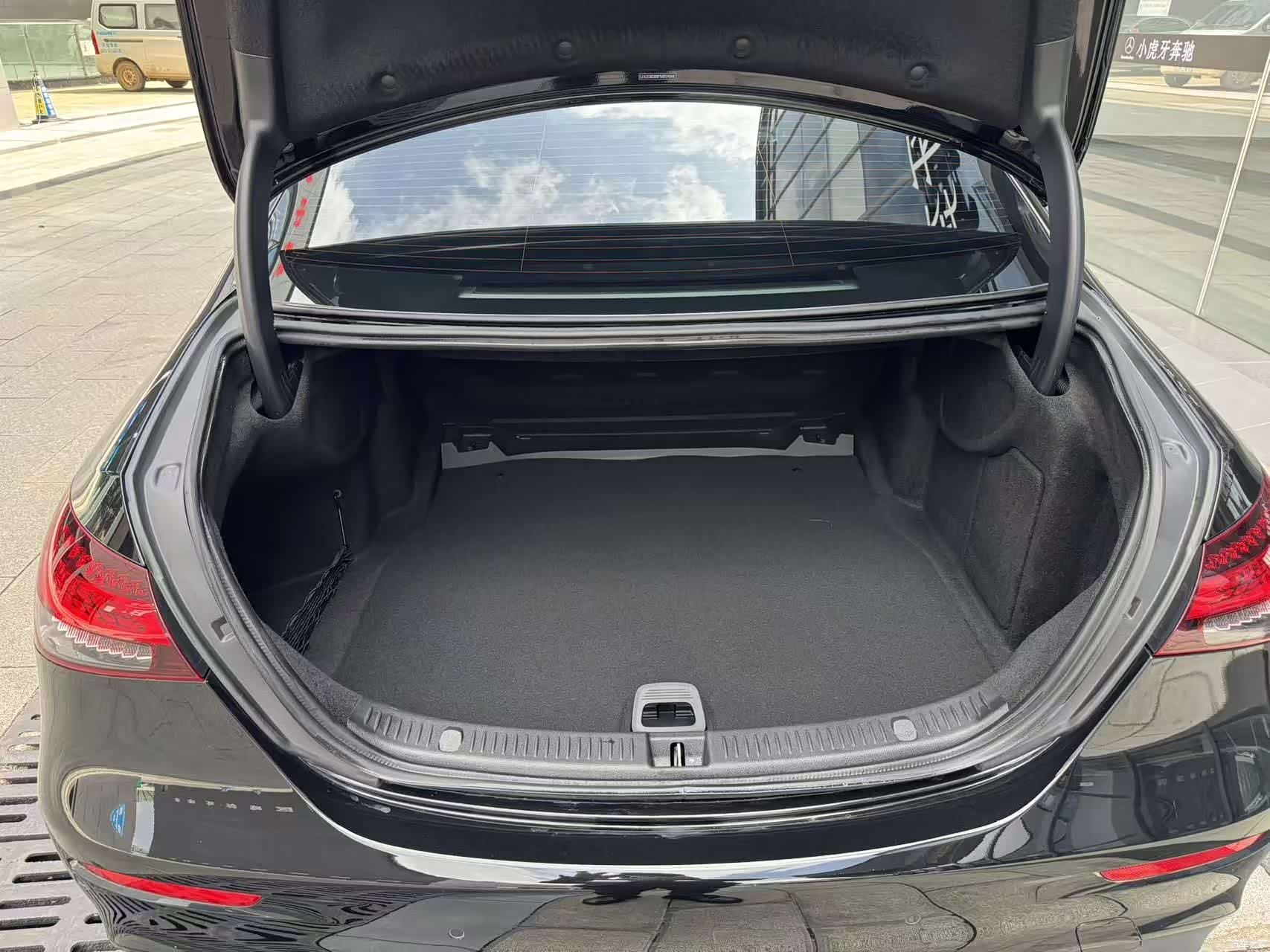 Mercedes-Benz E-Class, 2023 27