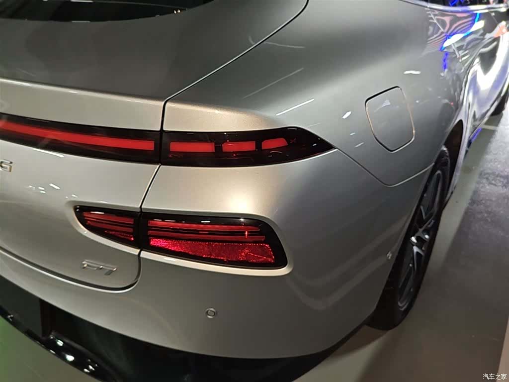 Xpeng P7, 2023 8