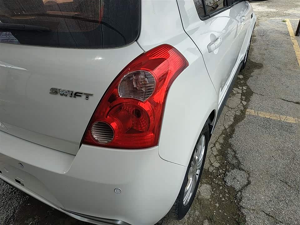 Suzuki Swift Suzuki Swift