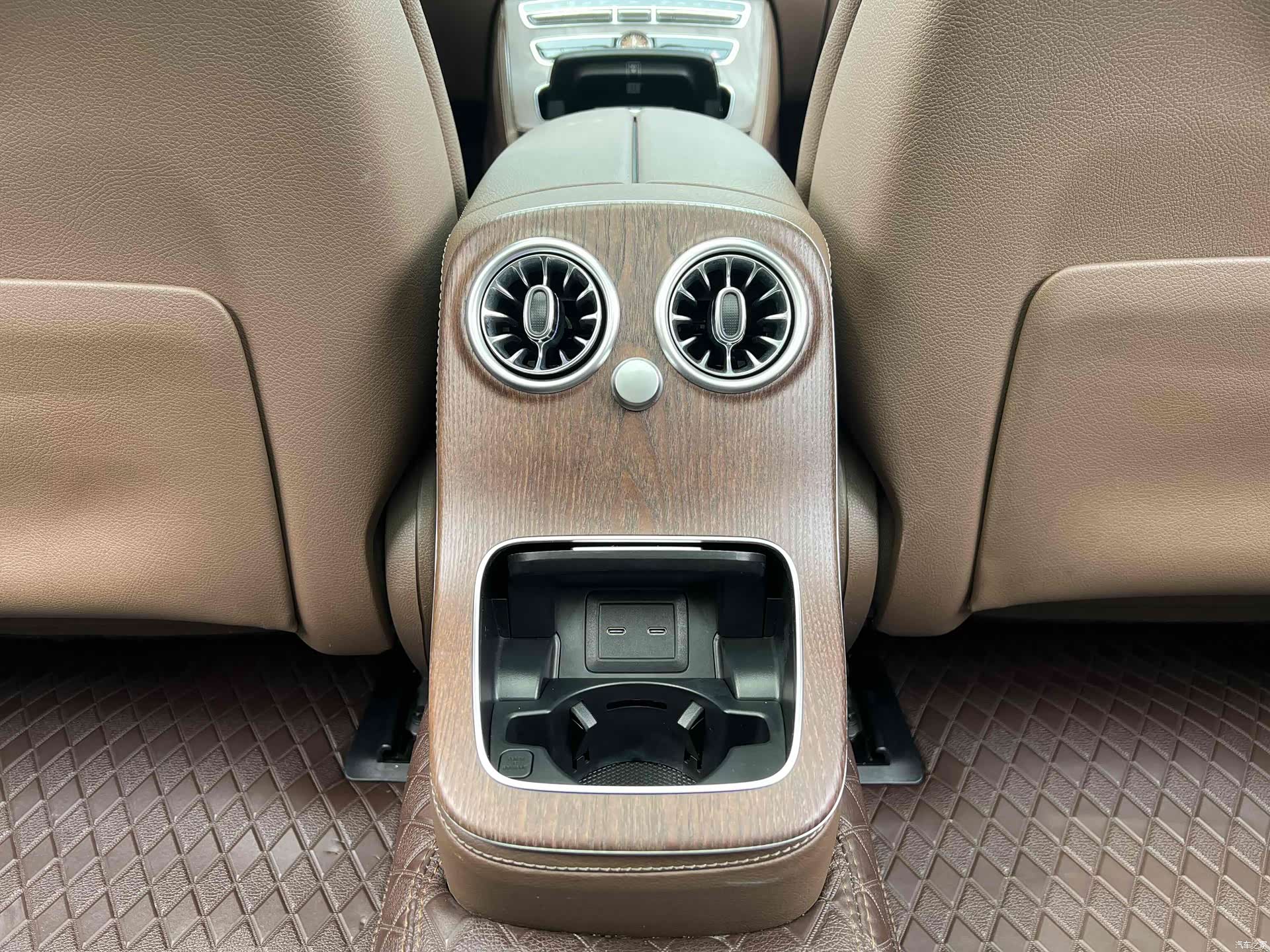 Mercedes-Benz E-Class, 2023 15