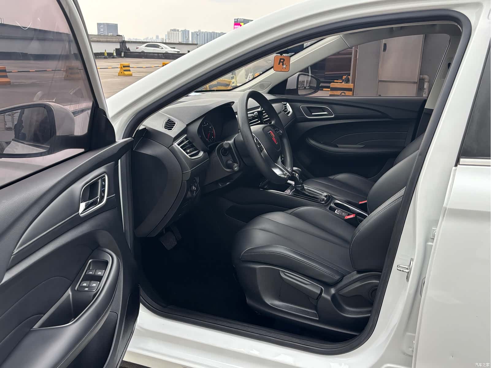 Roewe i5, 2019 4
