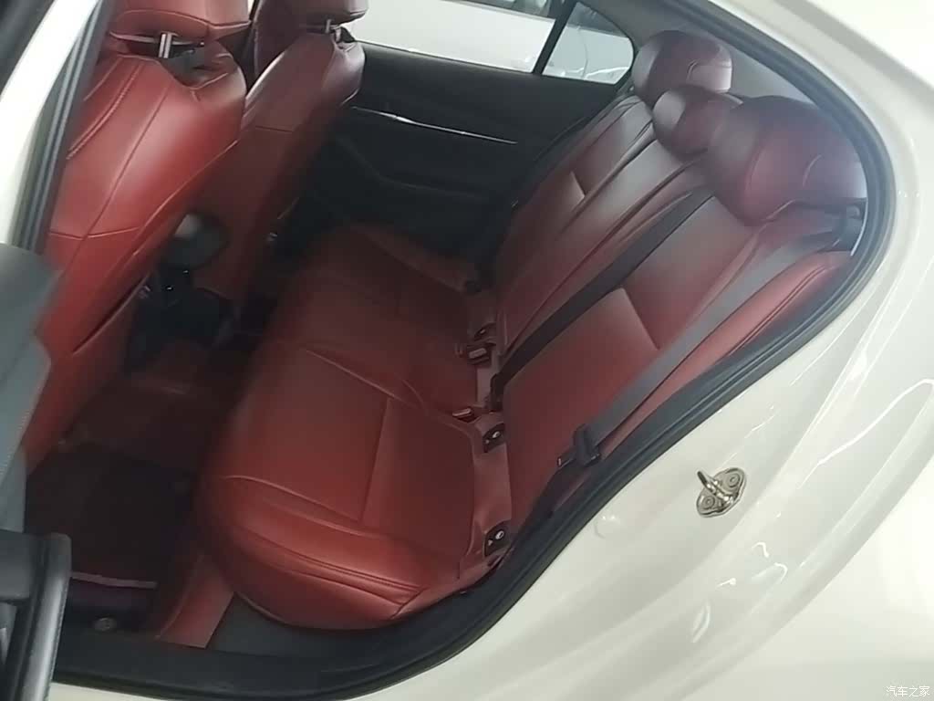 Mazda Mazda3, 2023 17