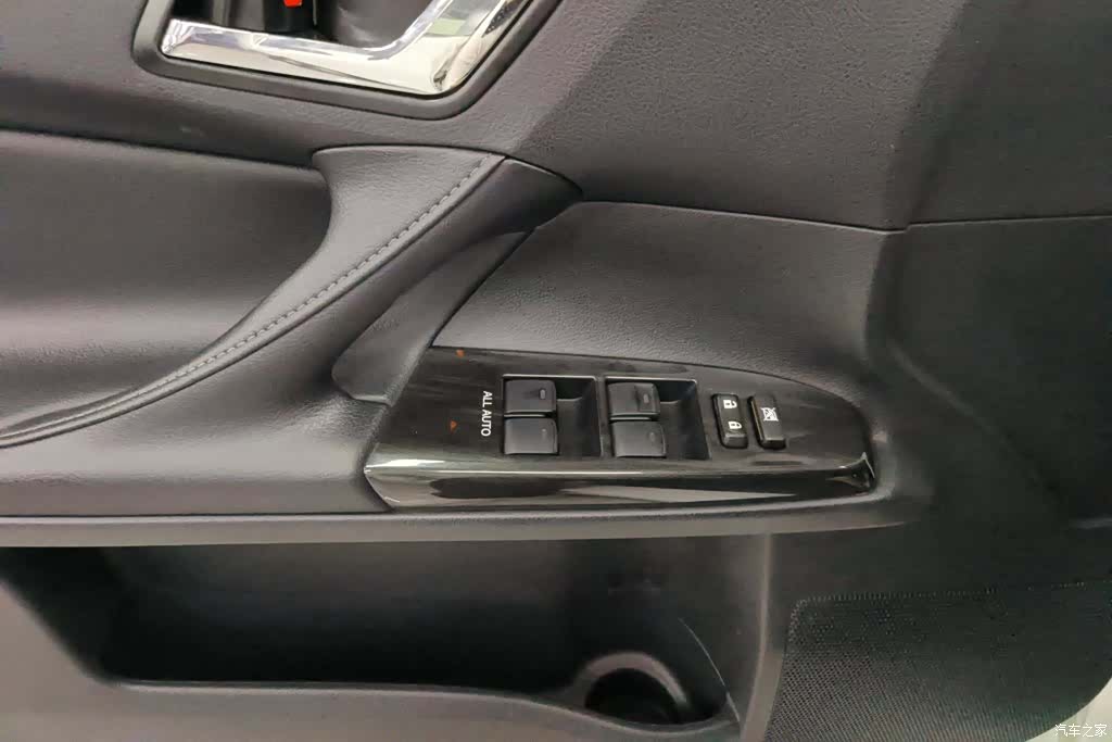 Toyota 2.5V, 2013 7