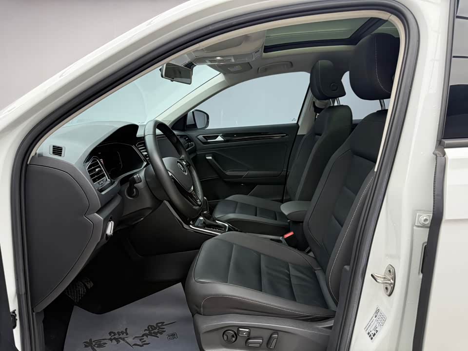 Volkswagen T-ROC exploring Songs