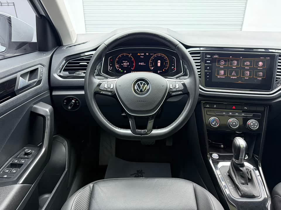 Volkswagen T-ROC exploring Songs