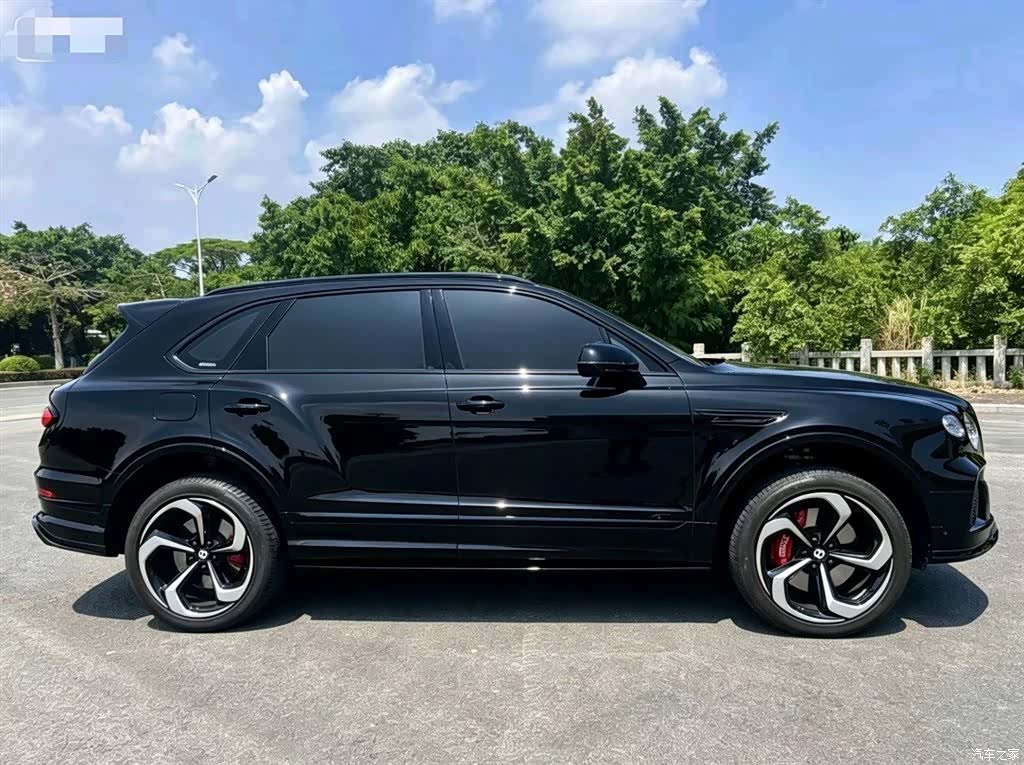 Bentley Bentayga, 2022 2