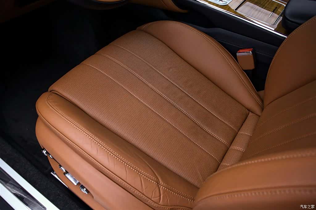 Bentley Flying Spur, 2022 13