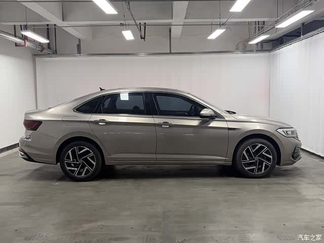 Volkswagen Sagitar, 2022 8