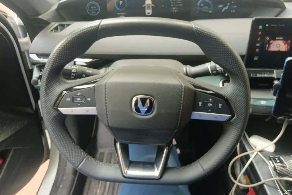 Changan UNI-V, 2025 15