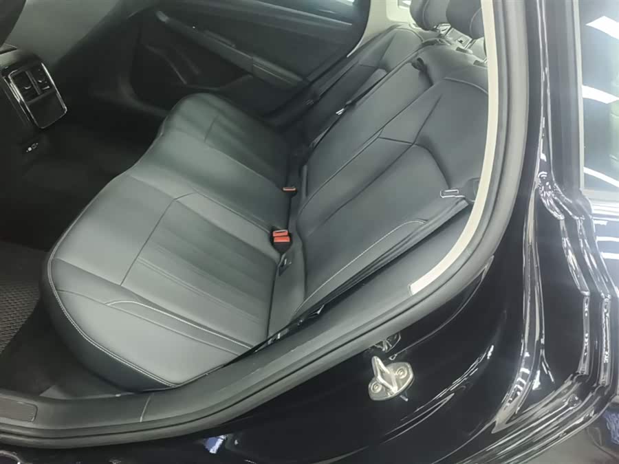 Volkswagen Passat 2025, фото 17