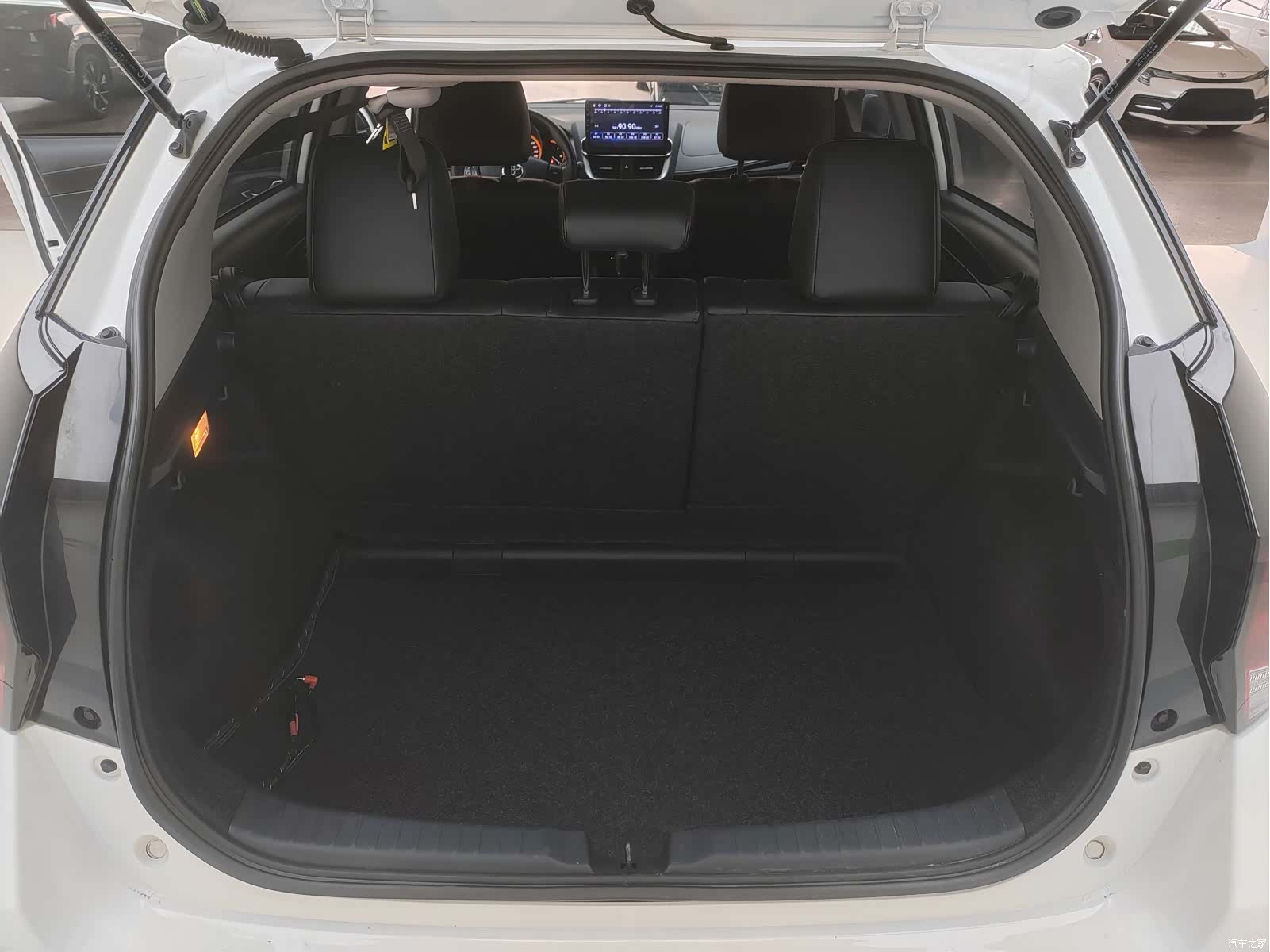 Toyota YARiS L, 2022 19