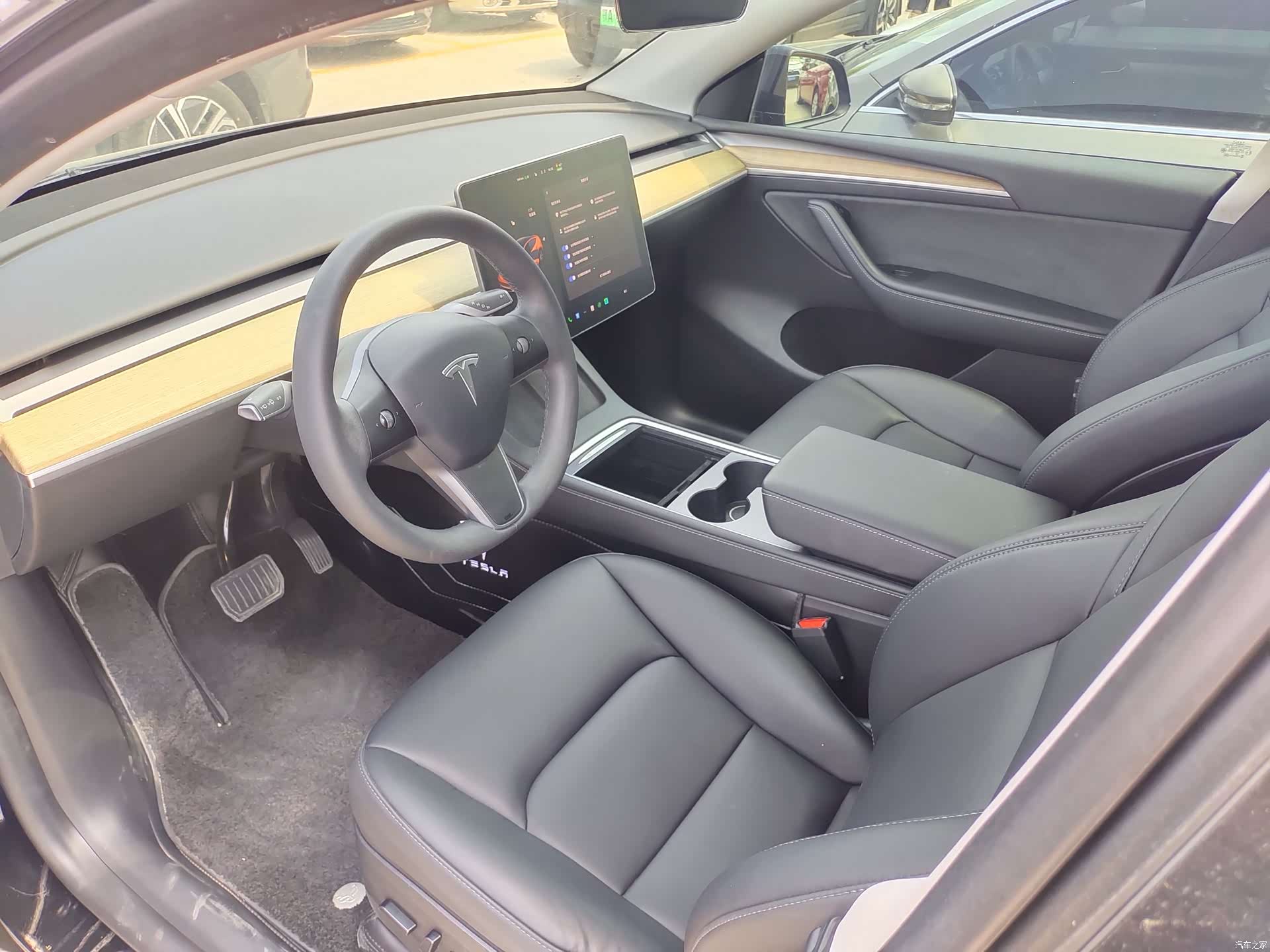 Tesla Model Y, 2023 13