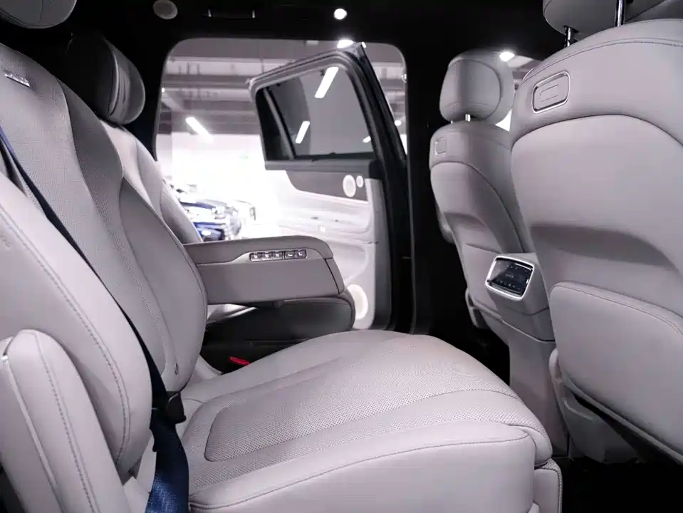 AITO Ask the world M9