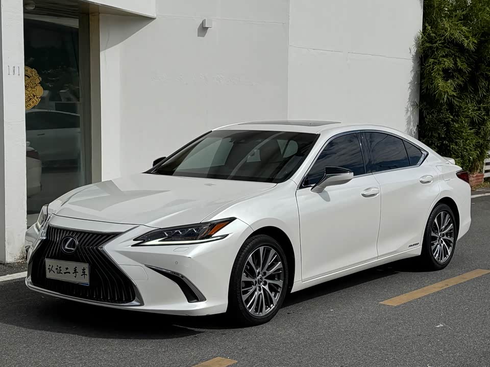 Lexus ES