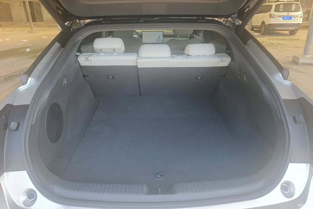 Xpeng P7, 2025 4