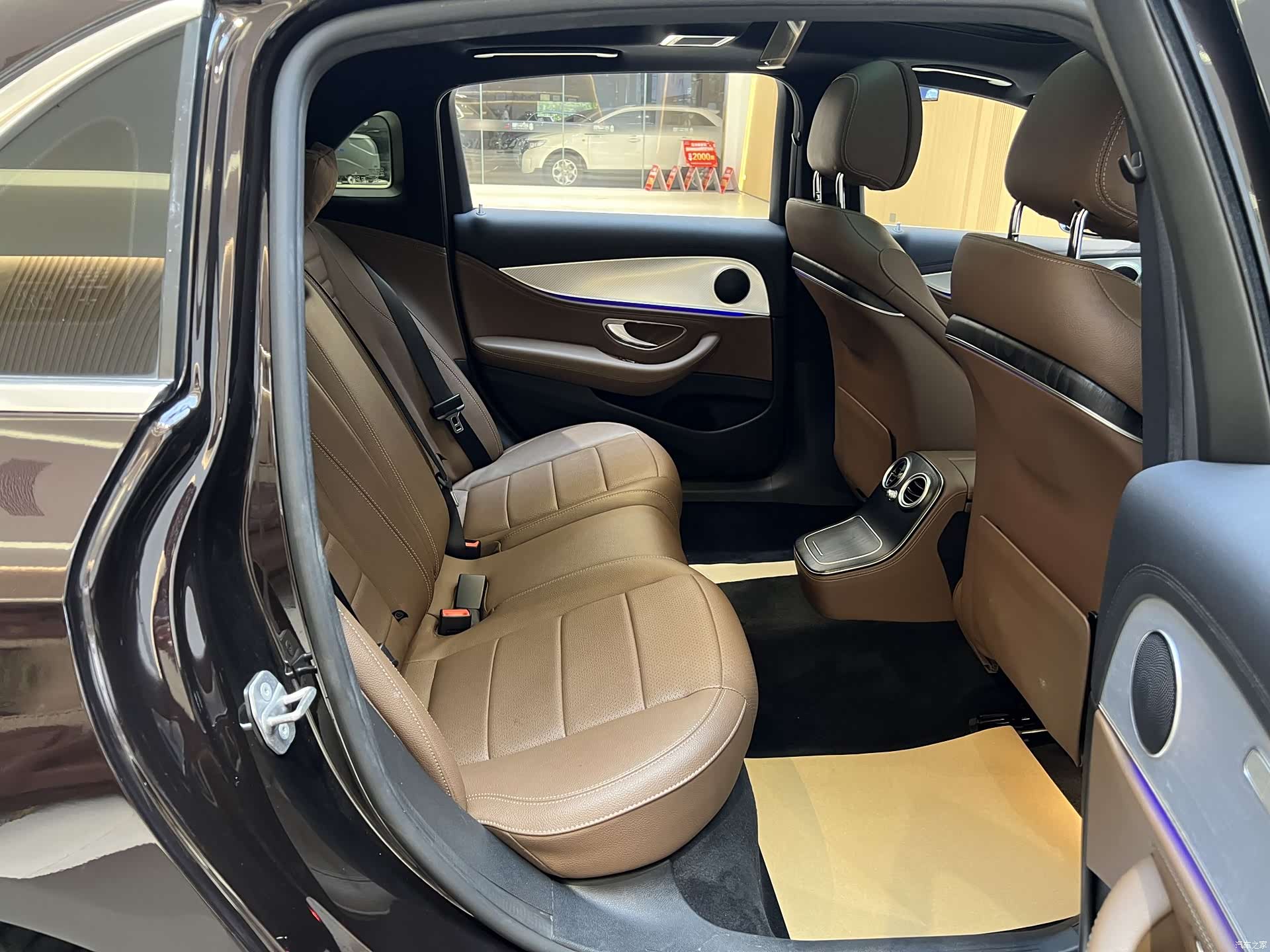 Mercedes-Benz E-Class, 2023 10