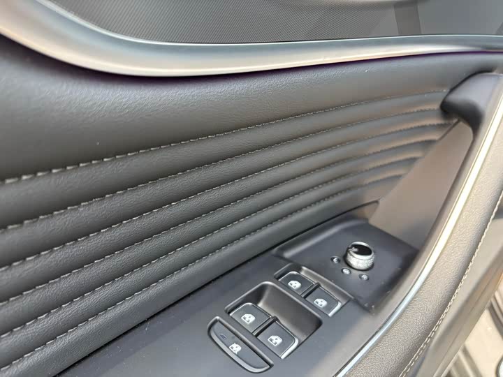 Hongqi Hs5, 2024 года фото 10