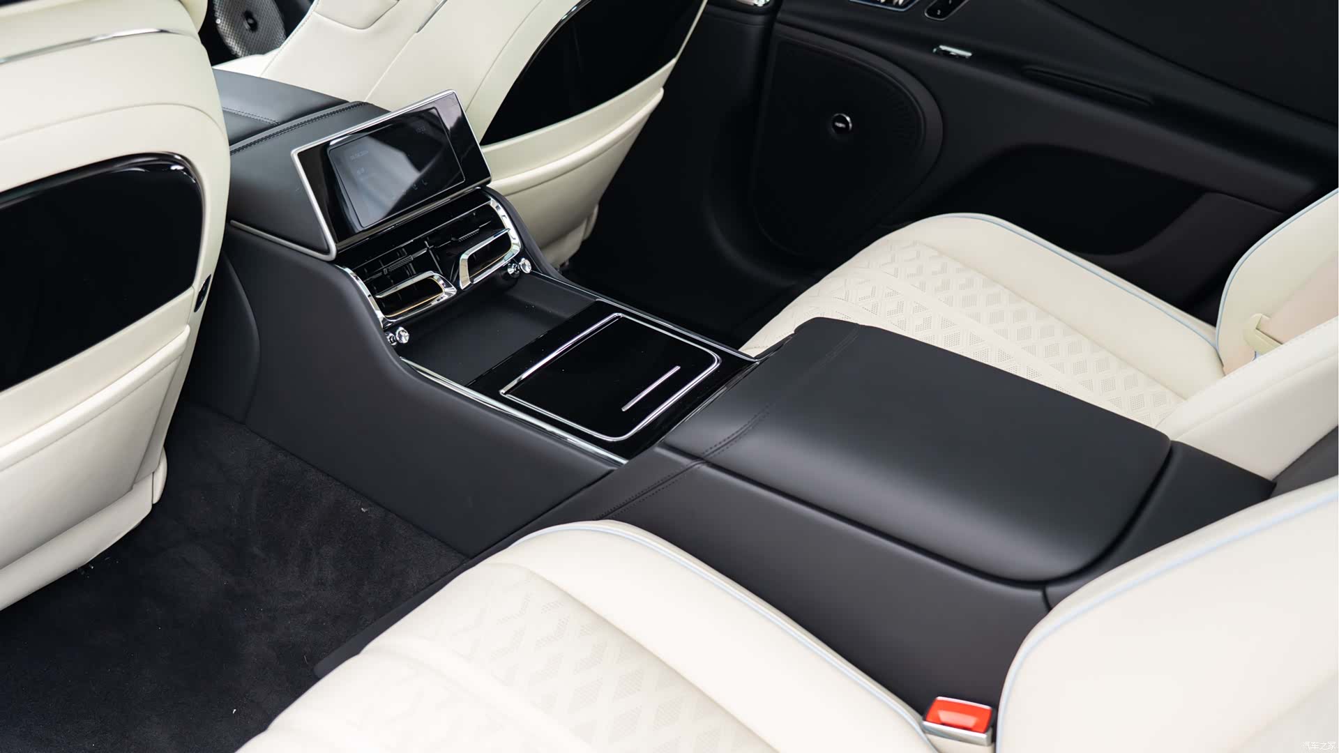 Bentley Flying Spur, 2024 16