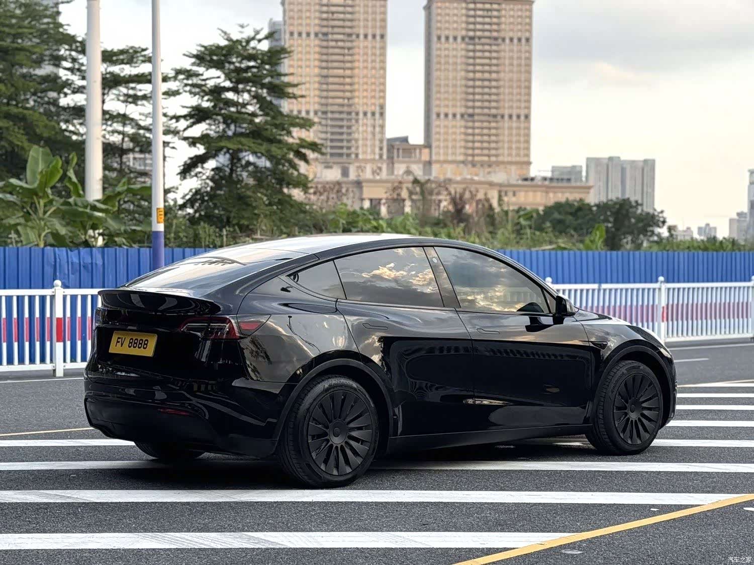 Tesla Model Y, 2023 9