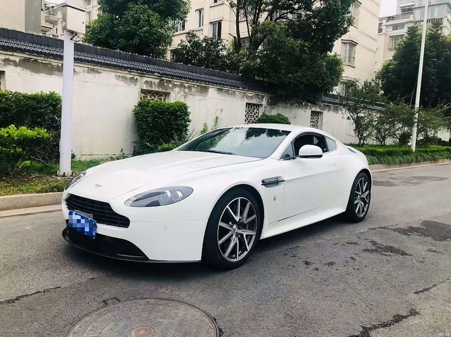 Aston Martin Vantage