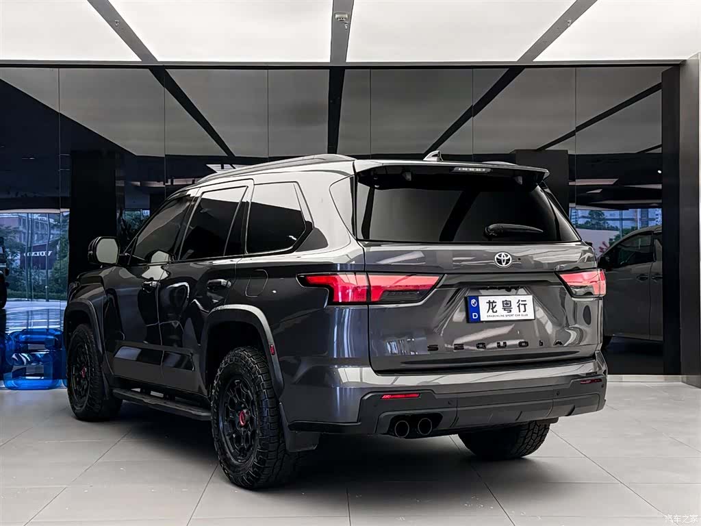 Toyota Sequoia, 2024 4