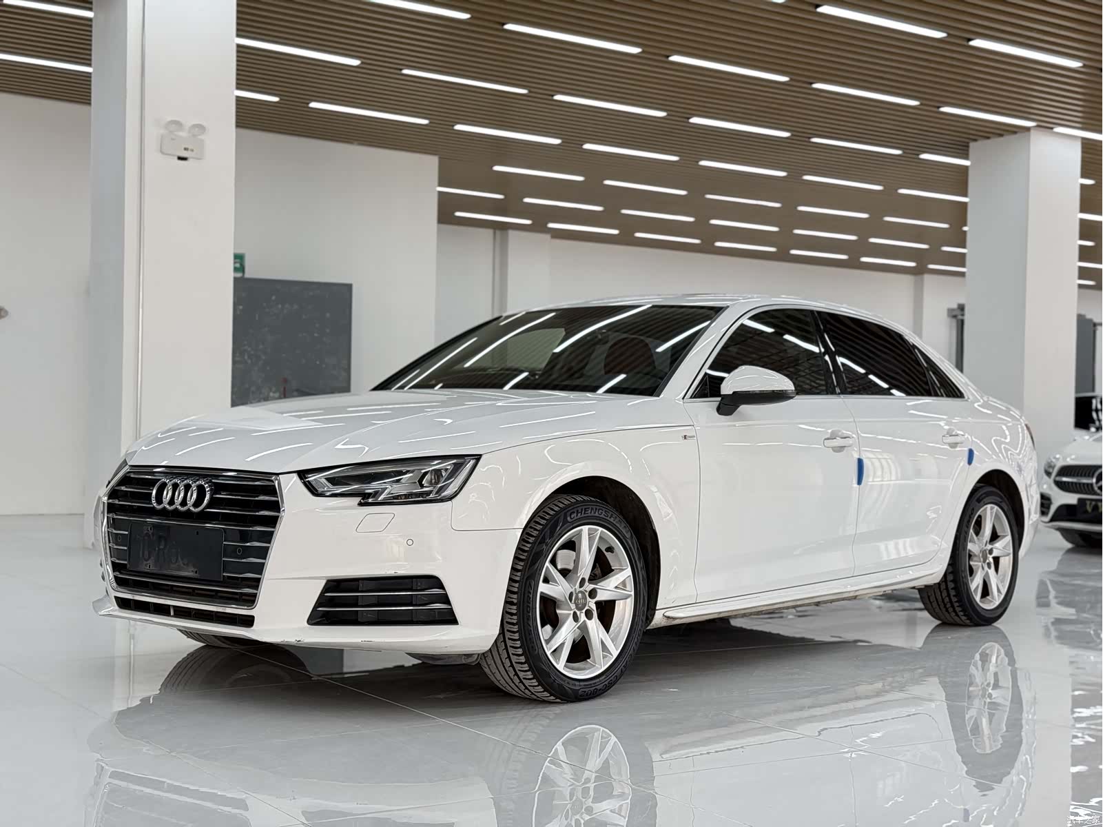 Audi A4L, 2018 1