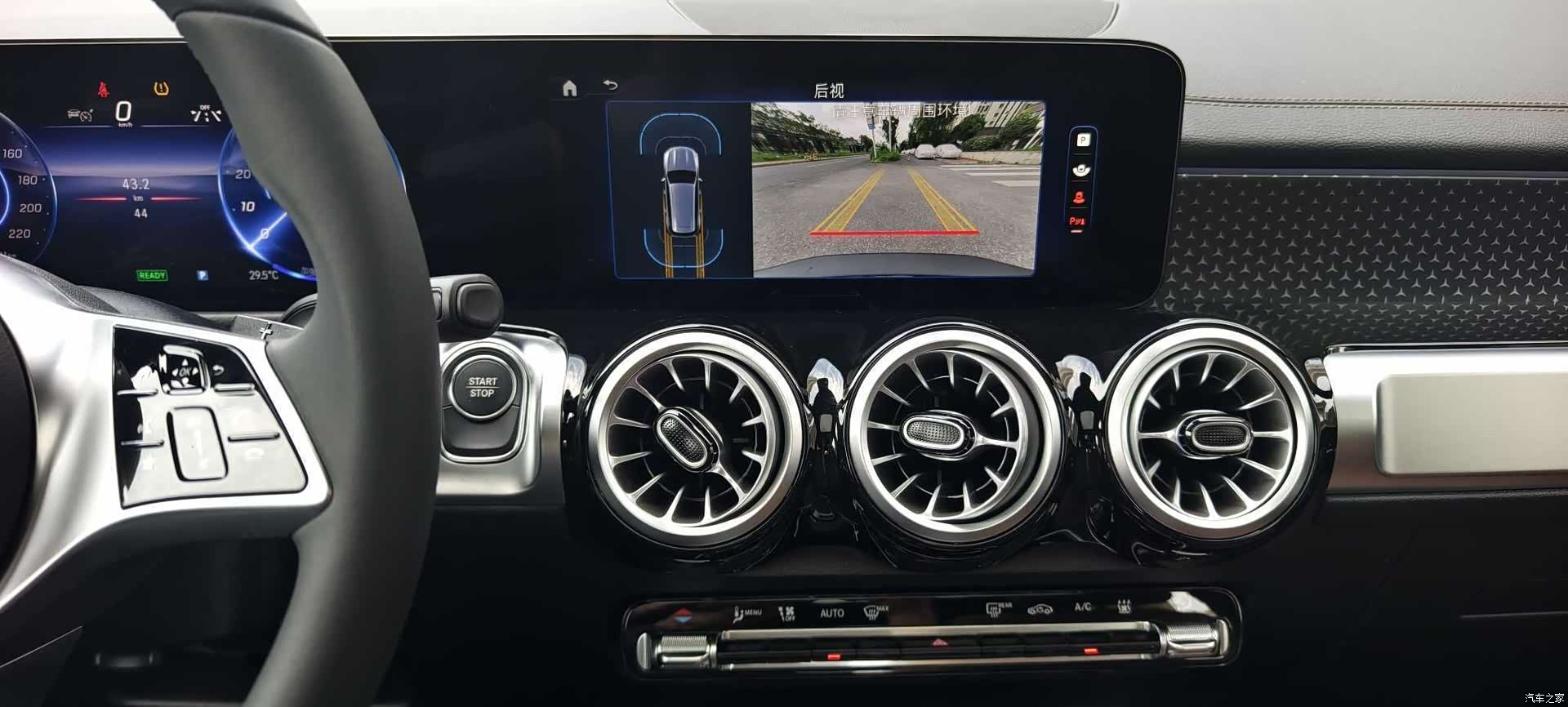 Mercedes-Benz EQB, 2026 16
